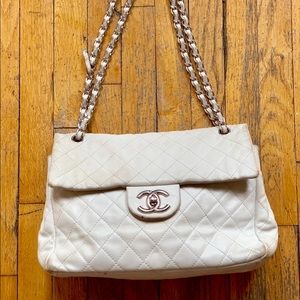 COPY - Chanel classic white caviar maxi! 100% Authentic.